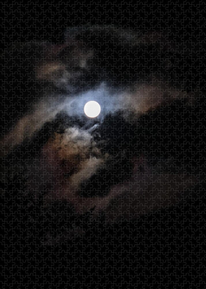 Clouds around the moon - Puzzle