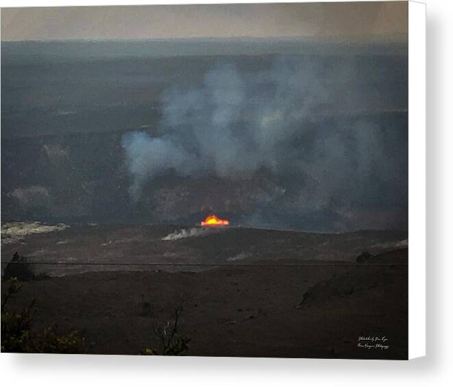 Volcano in Hawaii - Canvas Print