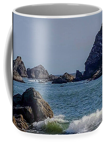 Waves hitting the shore - Mug