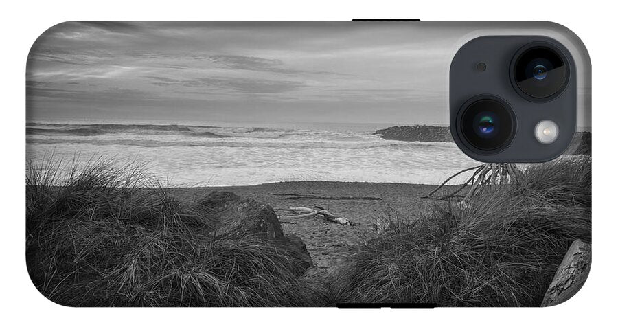 Black and white walk to the beach - Phone Case