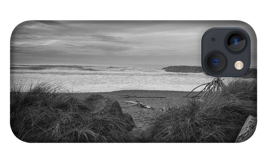 Black and white walk to the beach - Phone Case