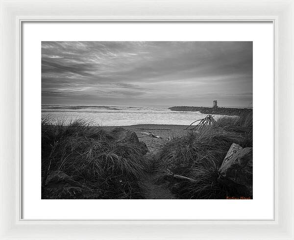 Black and white walk to the beach - Framed Print