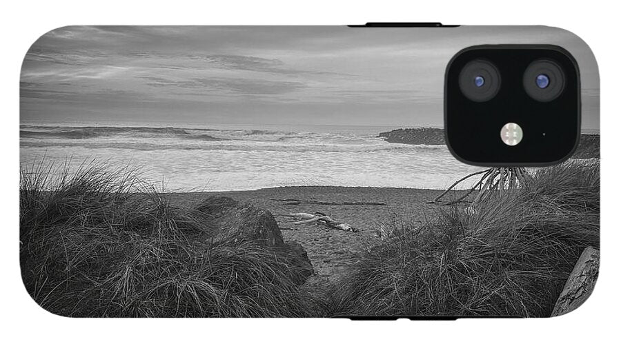 Black and white walk to the beach - Phone Case