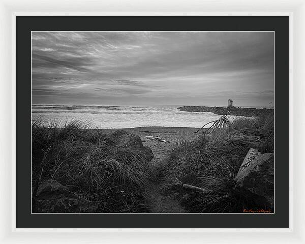 Black and white walk to the beach - Framed Print
