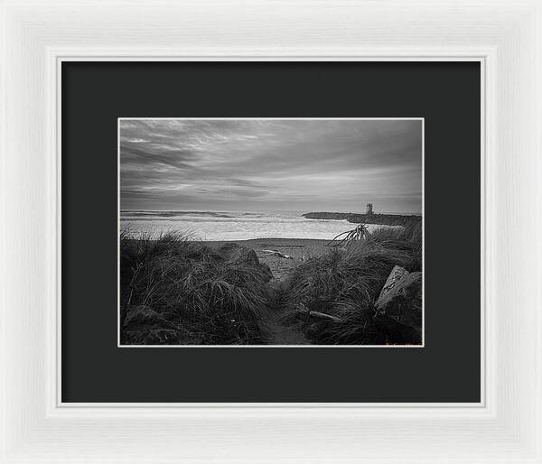 Black and white walk to the beach - Framed Print