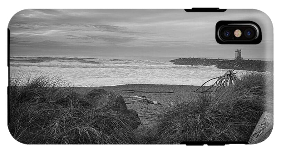 Black and white walk to the beach - Phone Case