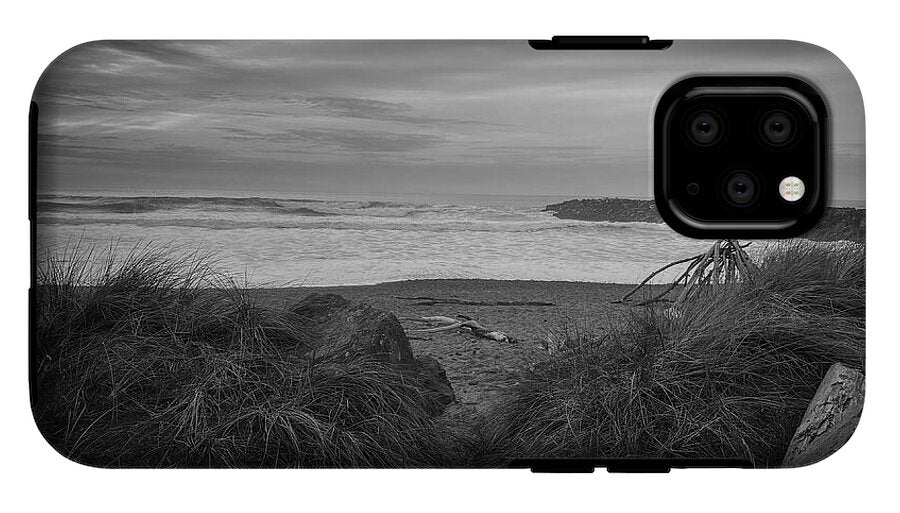 Black and white walk to the beach - Phone Case