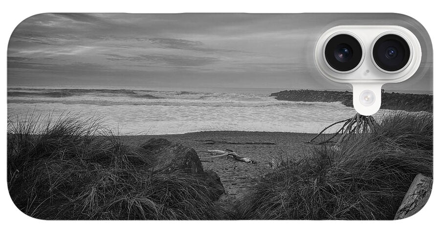 Black and white walk to the beach - Phone Case