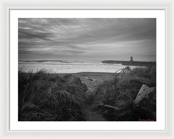 Black and white walk to the beach - Framed Print