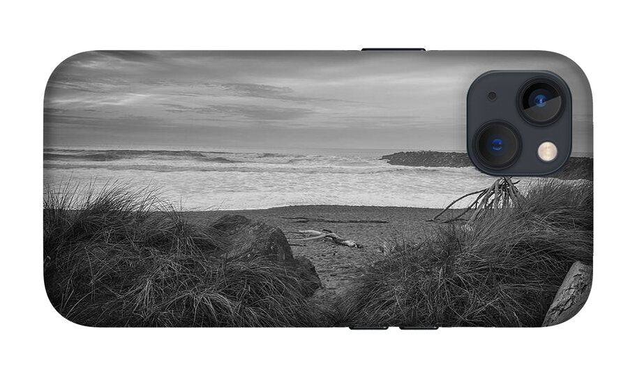 Black and white walk to the beach - Phone Case