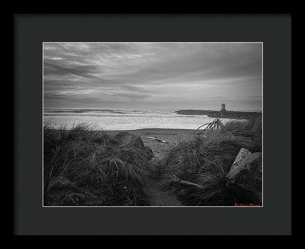 Black and white walk to the beach - Framed Print