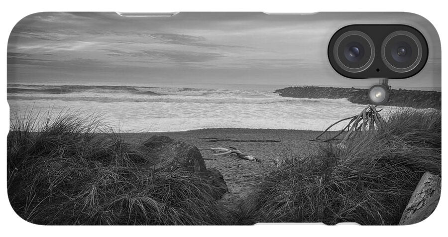 Black and white walk to the beach - Phone Case