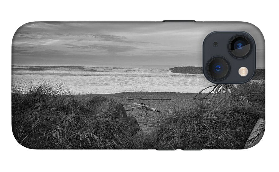Black and white walk to the beach - Phone Case