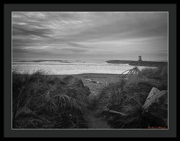 Black and white walk to the beach - Framed Print