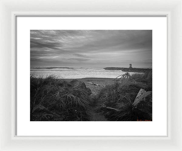 Black and white walk to the beach - Framed Print