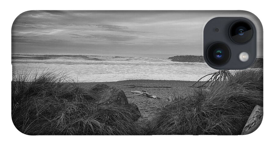 Black and white walk to the beach - Phone Case