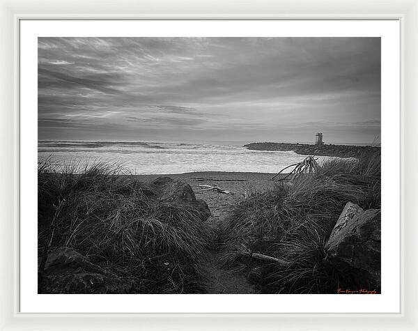 Black and white walk to the beach - Framed Print