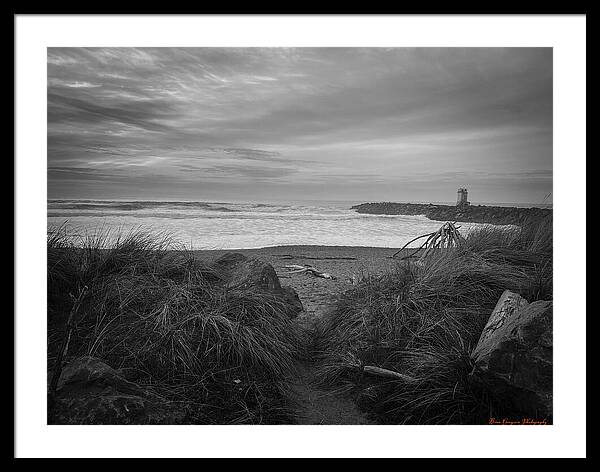 Black and white walk to the beach - Framed Print