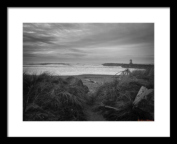 Black and white walk to the beach - Framed Print