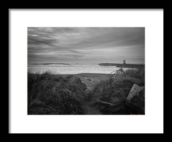 Black and white walk to the beach - Framed Print