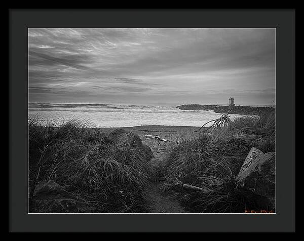 Black and white walk to the beach - Framed Print