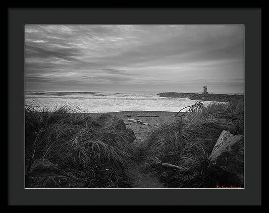 Black and white walk to the beach - Framed Print
