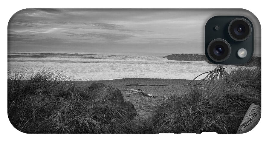 Black and white walk to the beach - Phone Case