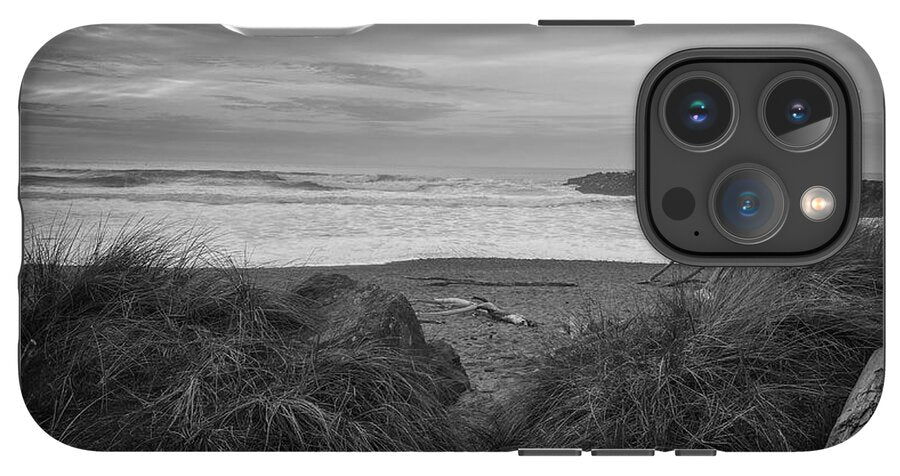 Black and white walk to the beach - Phone Case
