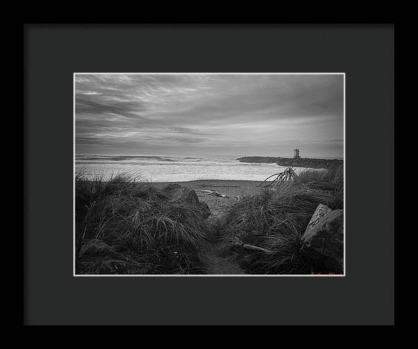 Black and white walk to the beach - Framed Print
