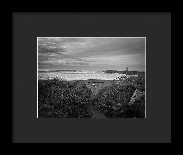 Black and white walk to the beach - Framed Print