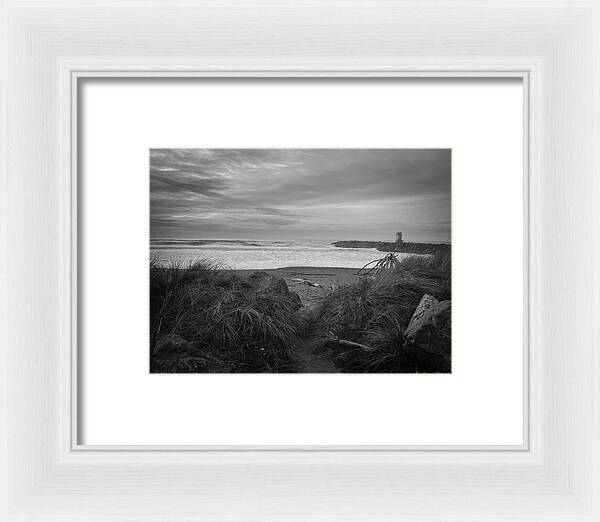 Black and white walk to the beach - Framed Print