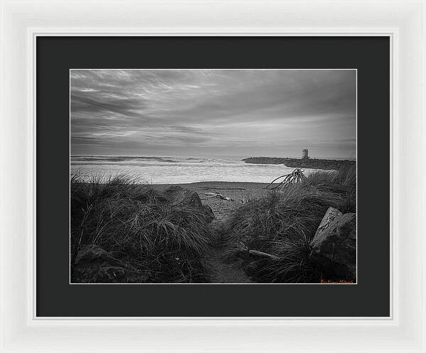 Black and white walk to the beach - Framed Print