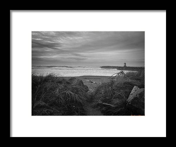 Black and white walk to the beach - Framed Print