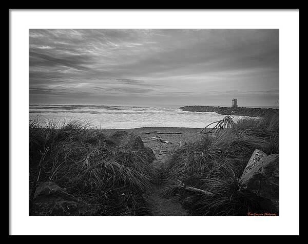 Black and white walk to the beach - Framed Print