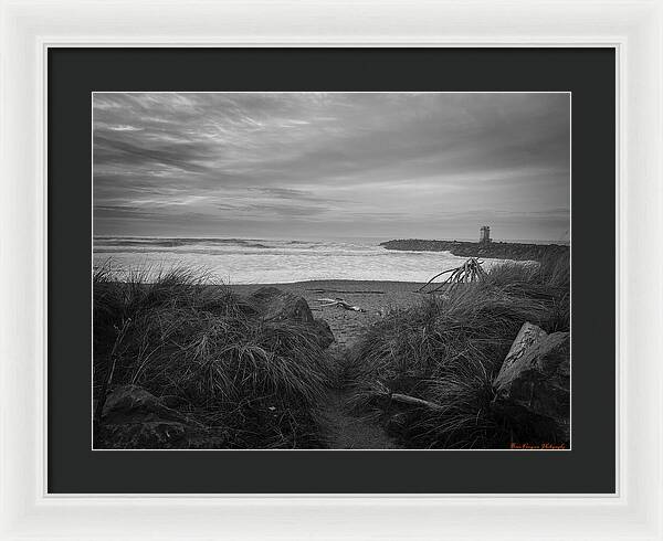 Black and white walk to the beach - Framed Print