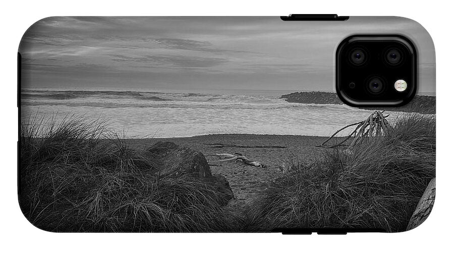 Black and white walk to the beach - Phone Case