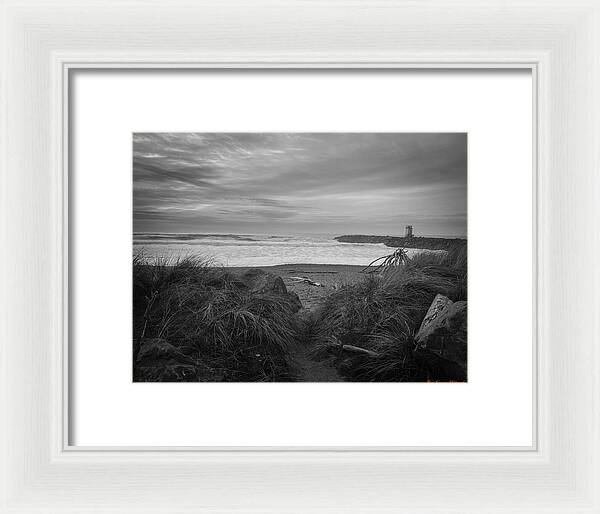 Black and white walk to the beach - Framed Print