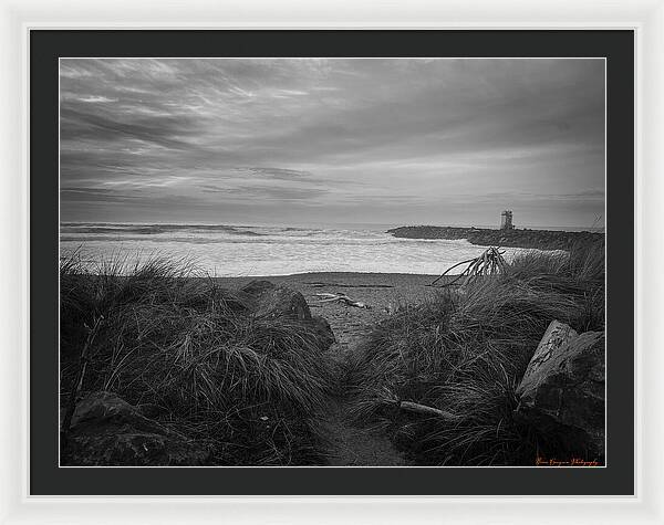 Black and white walk to the beach - Framed Print