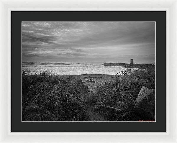 Black and white walk to the beach - Framed Print