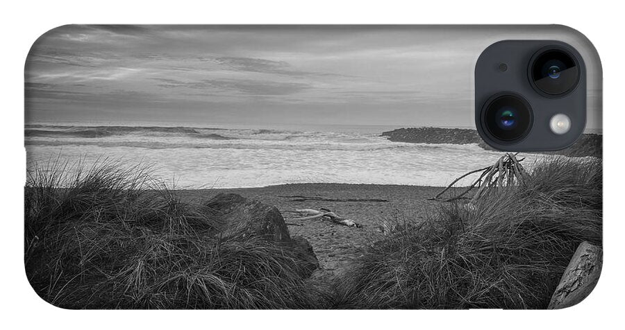 Black and white walk to the beach - Phone Case