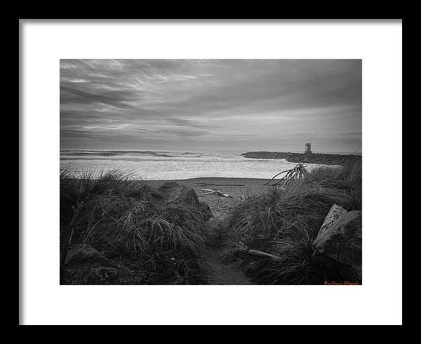 Black and white walk to the beach - Framed Print
