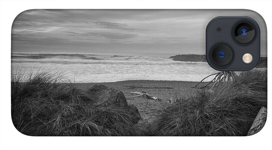 Black and white walk to the beach - Phone Case