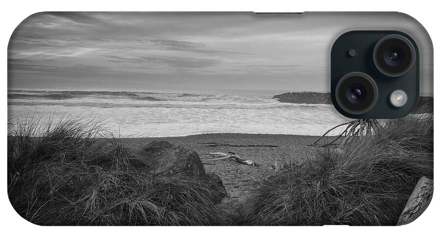 Black and white walk to the beach - Phone Case