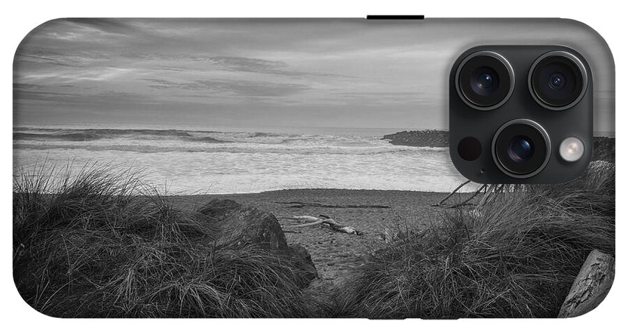 Black and white walk to the beach - Phone Case
