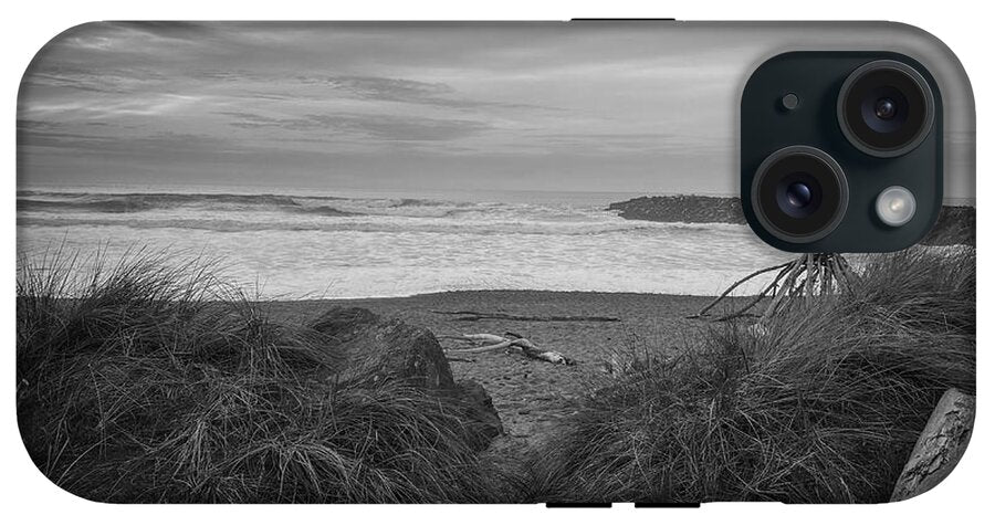 Black and white walk to the beach - Phone Case