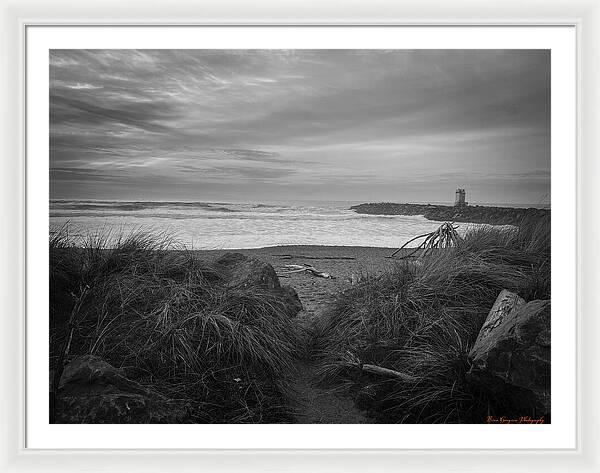 Black and white walk to the beach - Framed Print