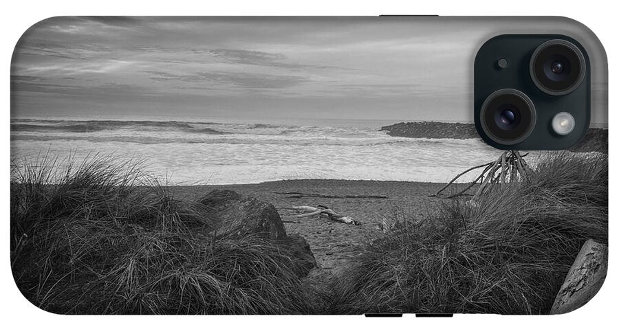 Black and white walk to the beach - Phone Case