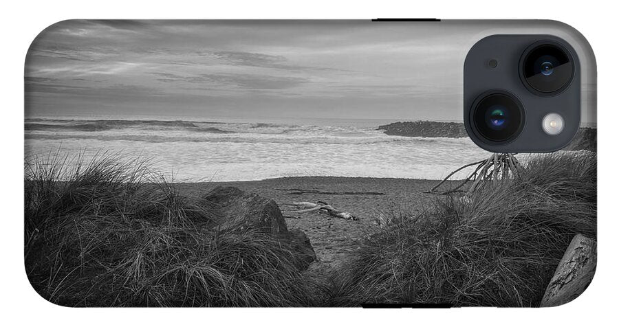 Black and white walk to the beach - Phone Case