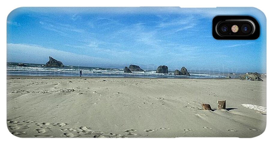 Foot prints in the sand - Phone Case