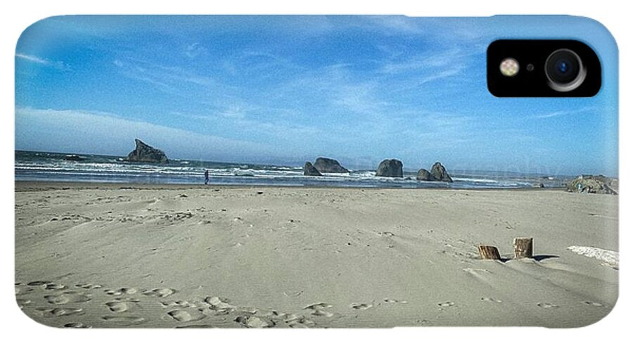 Foot prints in the sand - Phone Case